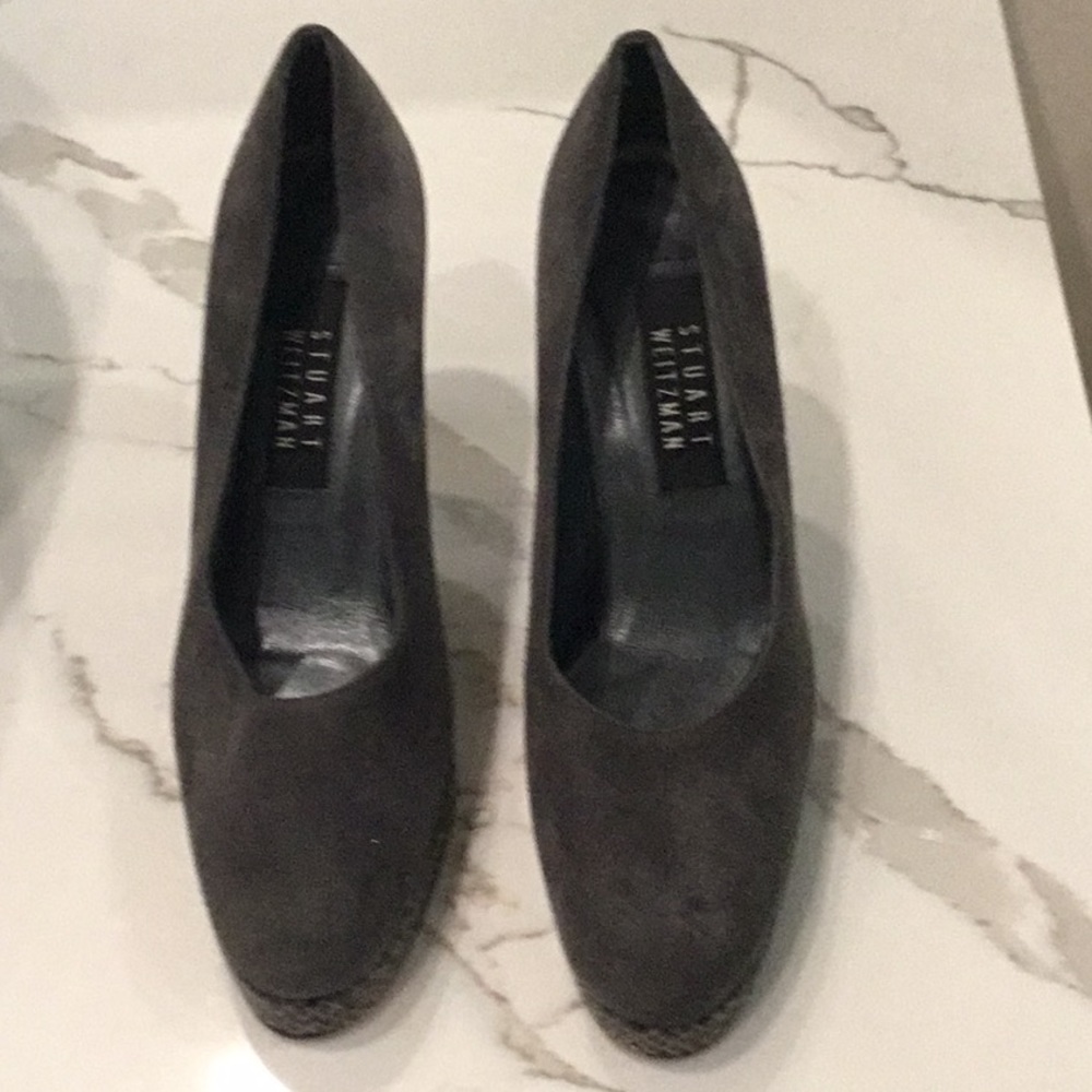 Stuart Weitzman Grey Suede pump, size 7.5 M